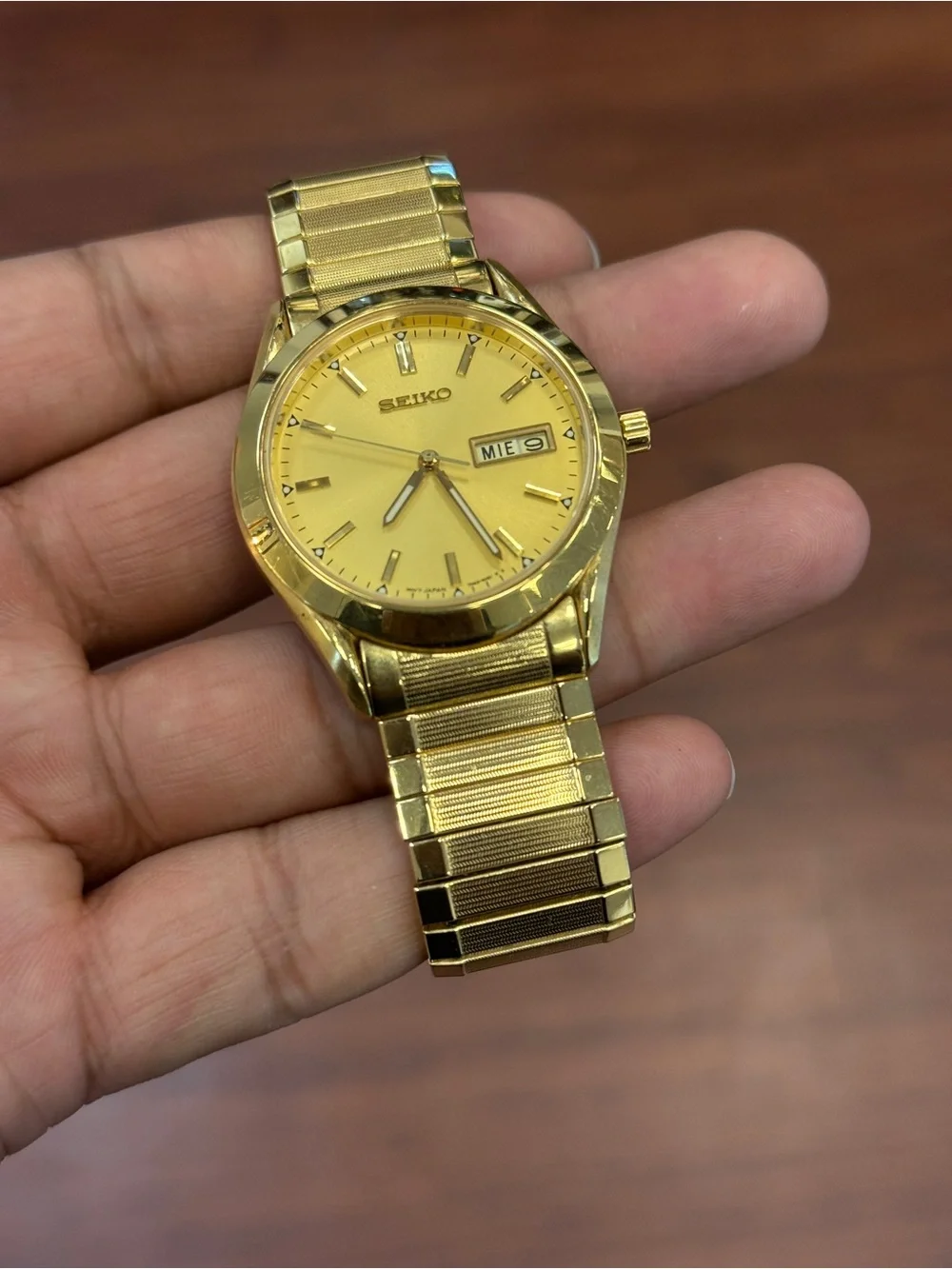 Seiko vintage mens adjustable strap Gold Watch with Gold Dial daydate watch